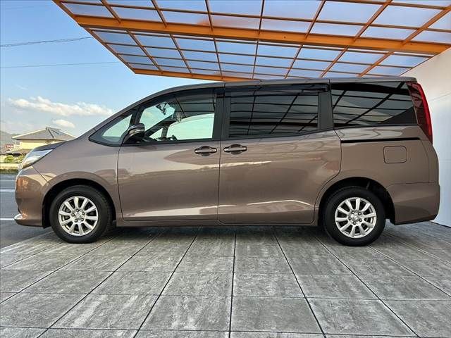TOYOTA NOAH 2015