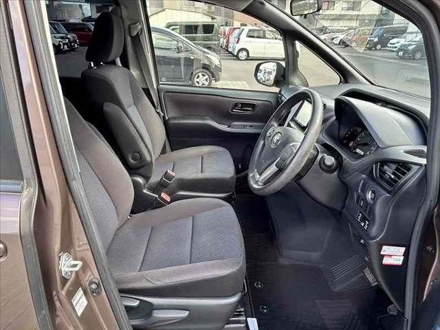 TOYOTA NOAH 2015