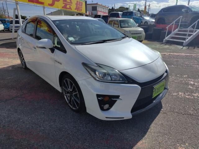 TOYOTA PRIUS 2015