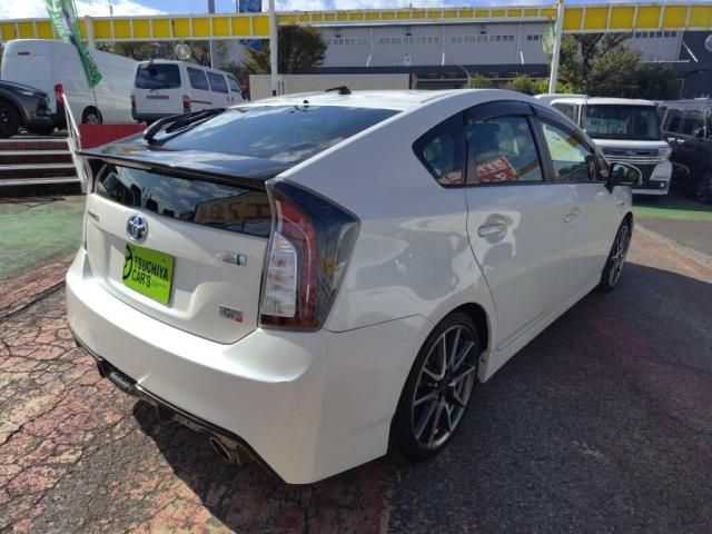 TOYOTA PRIUS 2015