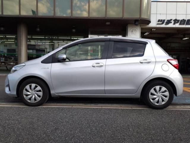 TOYOTA VITZ HYBRID 2018