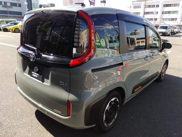 TOYOTA SIENTA HYBRID 2023
