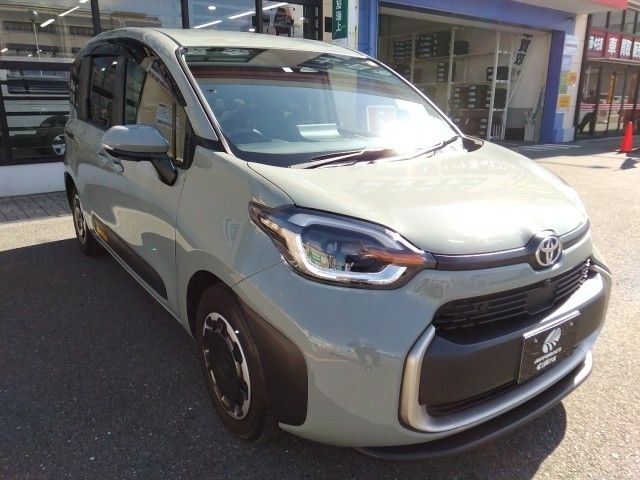 TOYOTA SIENTA HYBRID 2023