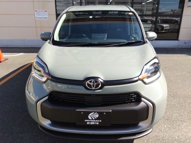 TOYOTA SIENTA HYBRID 2023