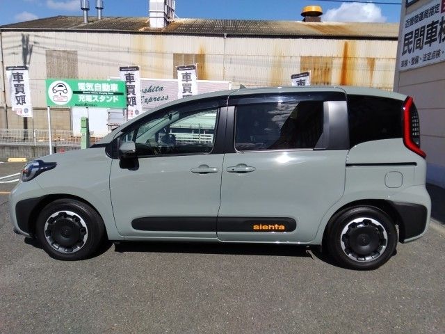 TOYOTA SIENTA HYBRID 2023