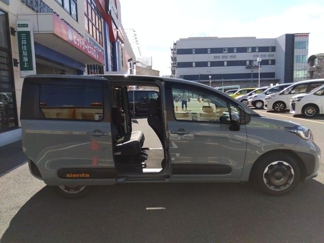 TOYOTA SIENTA HYBRID 2023