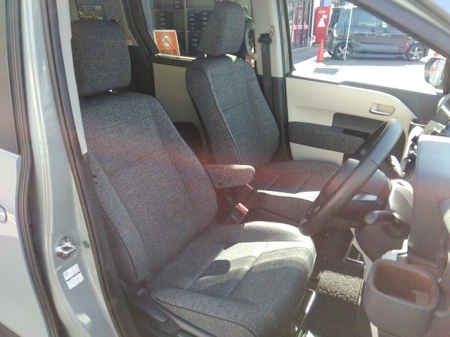 TOYOTA SIENTA HYBRID 2023