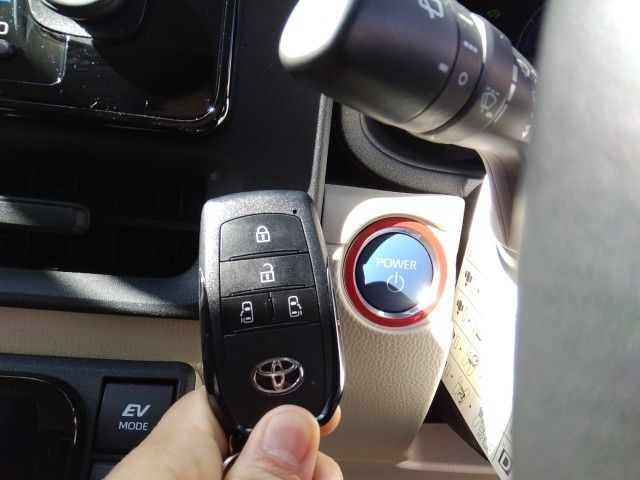 TOYOTA SIENTA HYBRID 2023