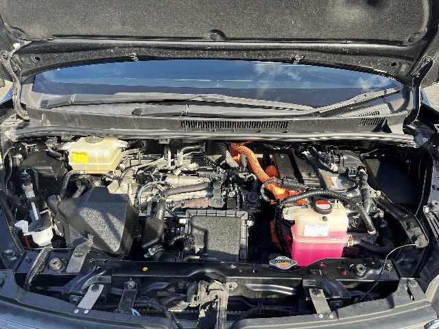 TOYOTA VOXY HYBRID 2014