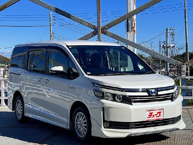 TOYOTA VOXY HYBRID 2014