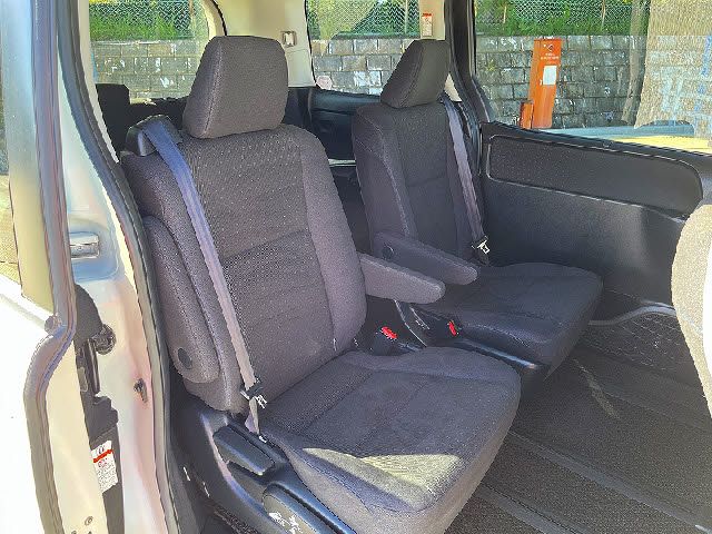 TOYOTA VOXY HYBRID 2014