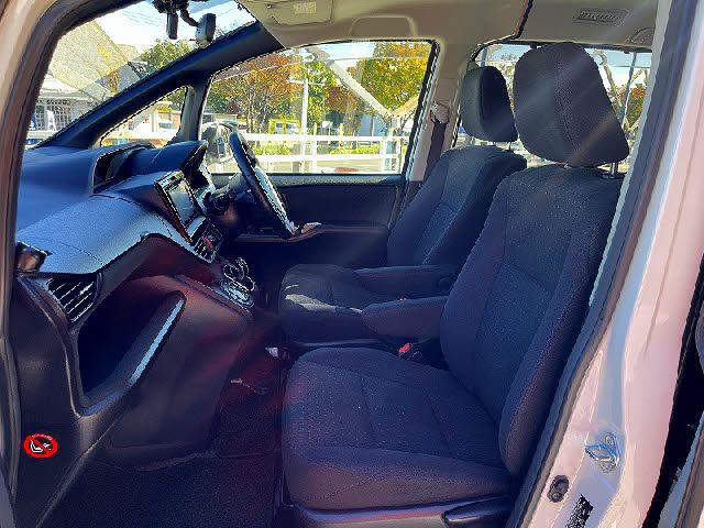 TOYOTA VOXY HYBRID 2014