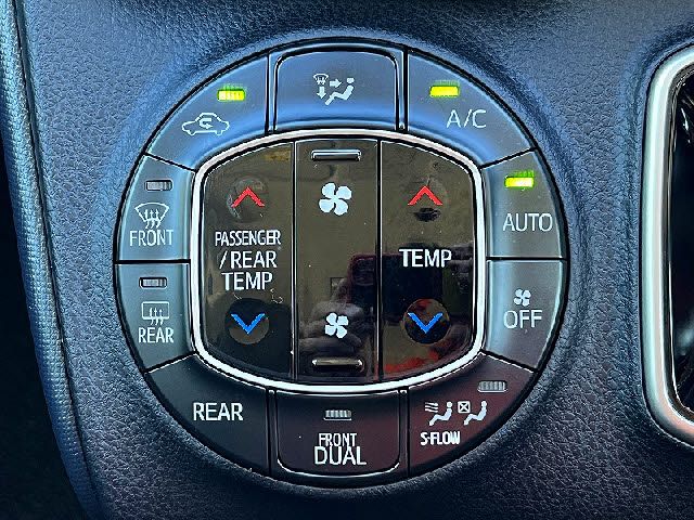 TOYOTA VOXY HYBRID 2014