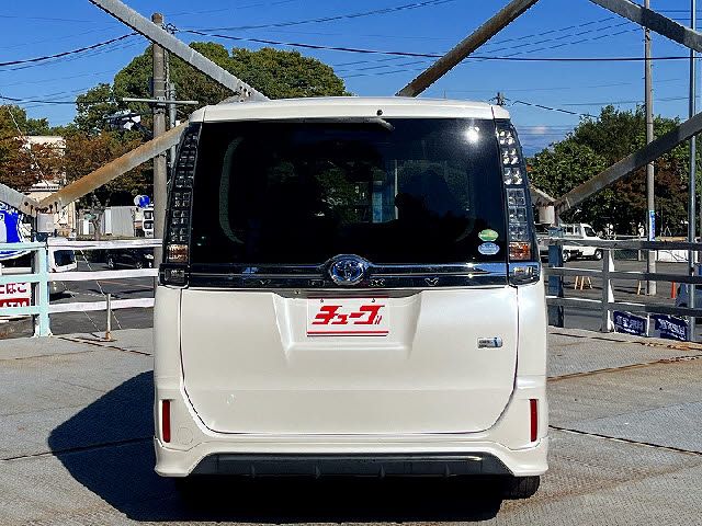 TOYOTA VOXY HYBRID 2014
