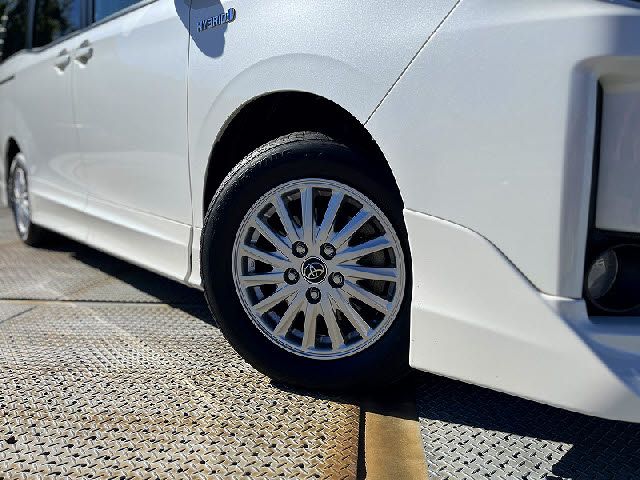 TOYOTA VOXY HYBRID 2014