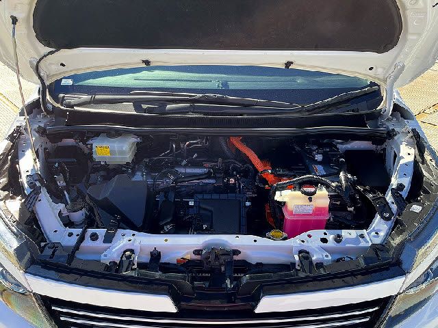 TOYOTA VOXY HYBRID 2014