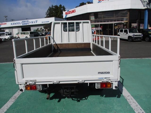 MAZDA TITAN DUSH 2004