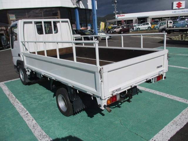 MAZDA TITAN DUSH 2004