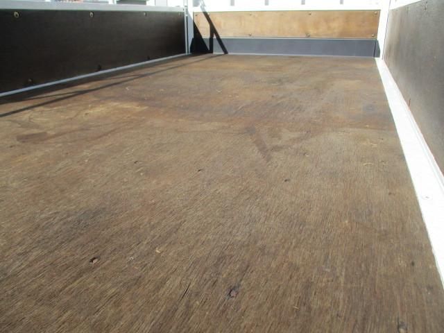 MAZDA TITAN DUSH 2004