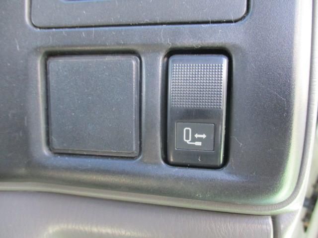 MAZDA TITAN DUSH 2004