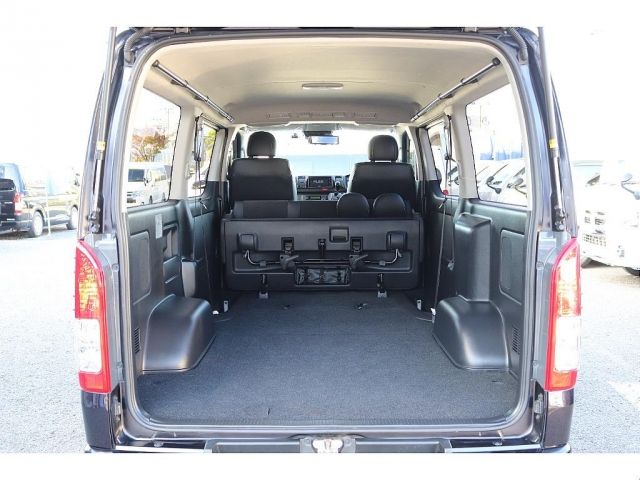 TOYOTA HIACE van 4WD 2018
