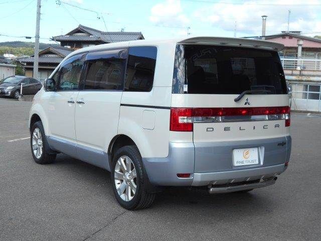 MITSUBISHI DELICA D:5 4WD 2011