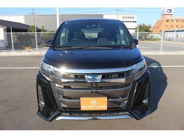 TOYOTA NOAH 2018