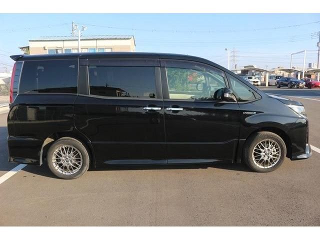TOYOTA NOAH 2018