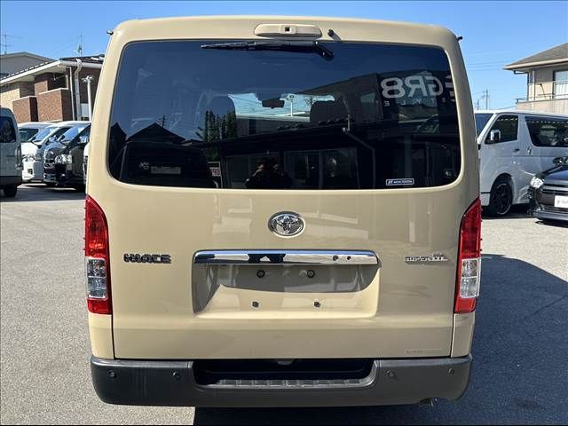 TOYOTA HIACE van 4WD 2024