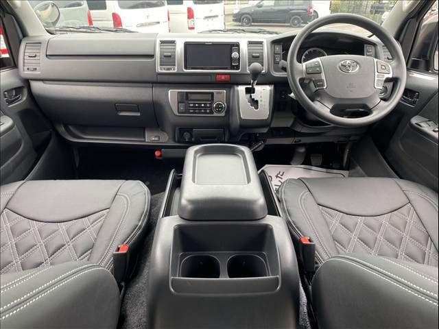 TOYOTA HIACE van 4WD 2024