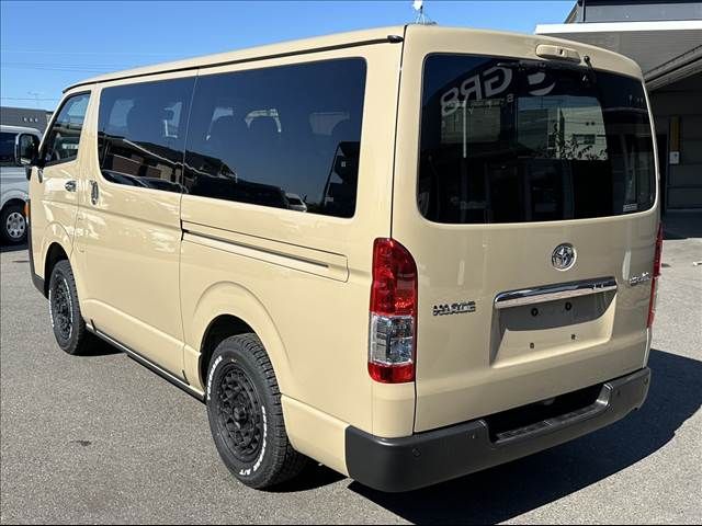 TOYOTA HIACE van 4WD 2024