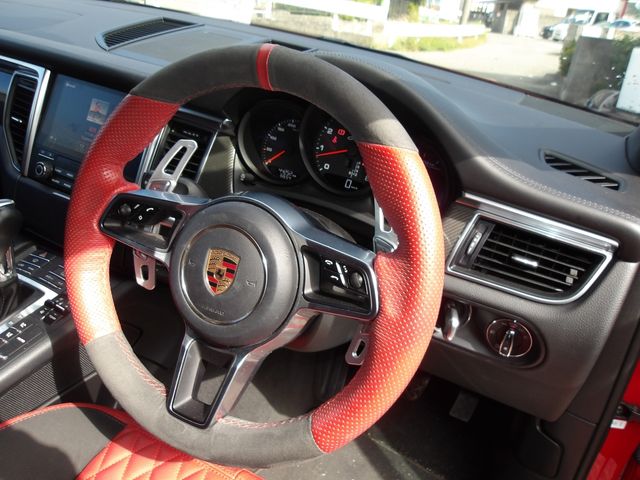 PORSCHE PORSCHE Macan 2016