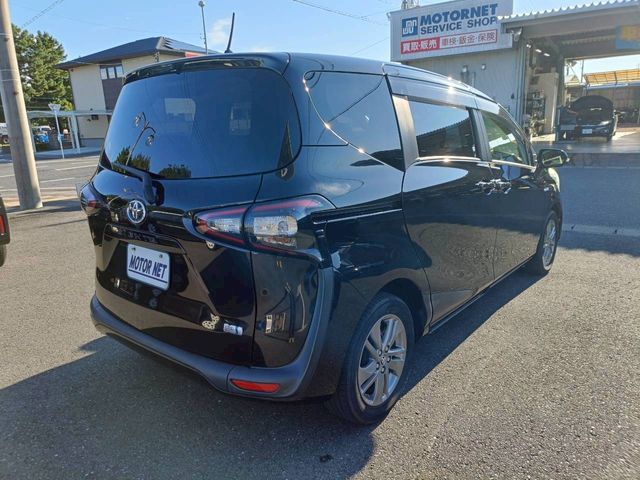 TOYOTA SIENTA HYBRID 2015