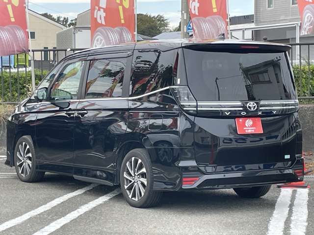 TOYOTA VOXY 2023