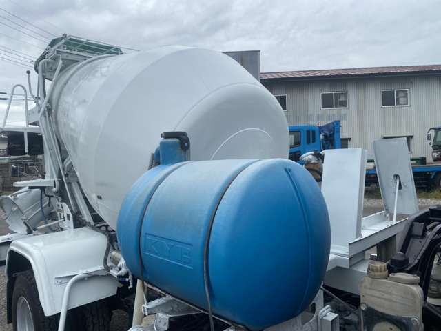 MITSUBISHI FUSOU FIGHTER 2005