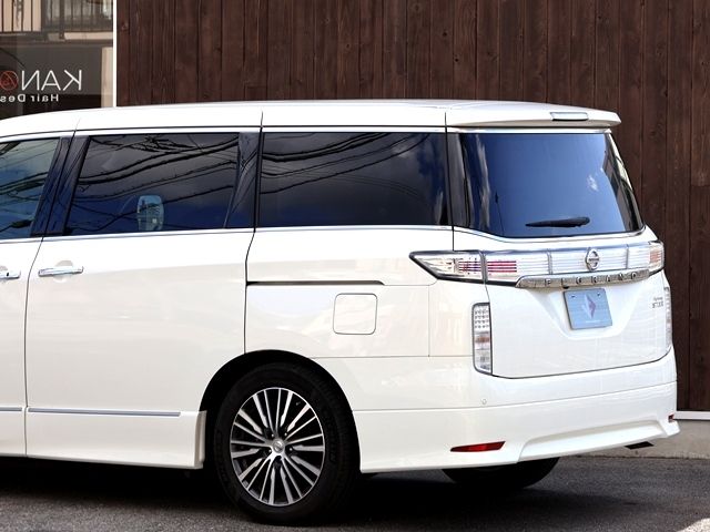 NISSAN ELGRAND 2017
