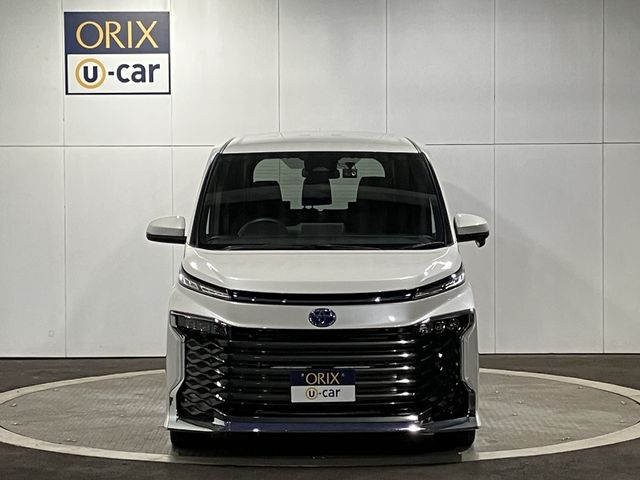 TOYOTA VOXY HYBRID 2022