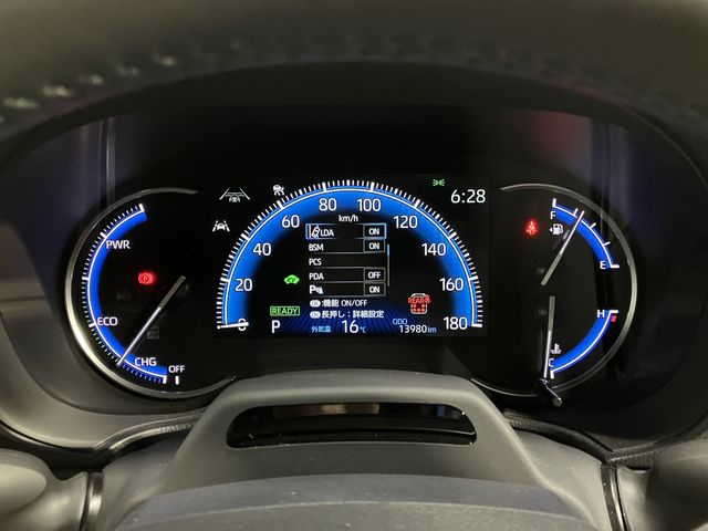 TOYOTA VOXY HYBRID 2022