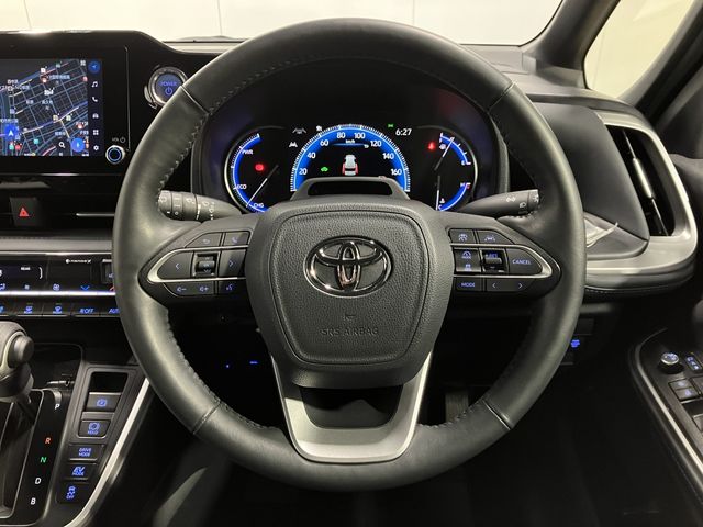 TOYOTA VOXY HYBRID 2022