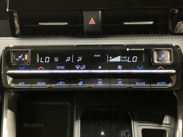 TOYOTA VOXY HYBRID 2022