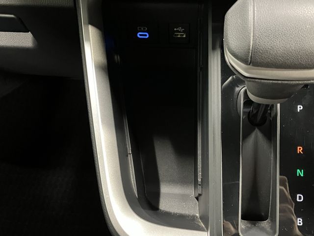 TOYOTA VOXY HYBRID 2022