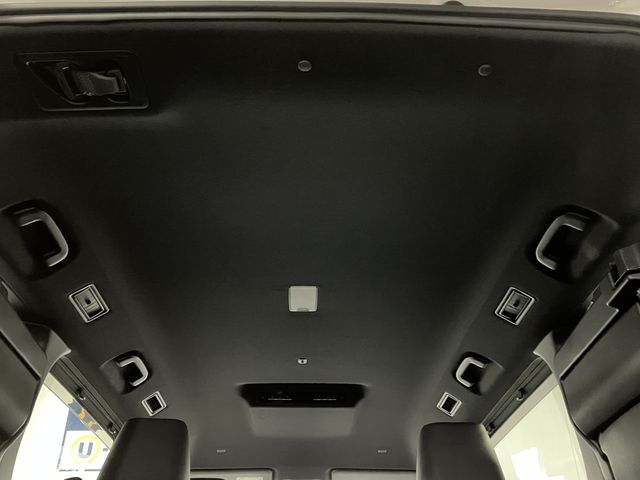 TOYOTA VOXY HYBRID 2022