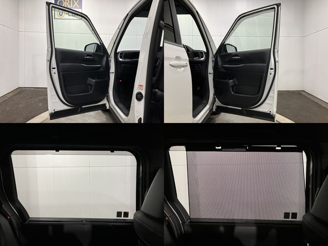 TOYOTA VOXY HYBRID 2022