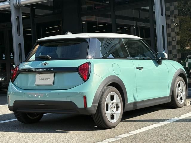 BMW MINI COOPER 2024