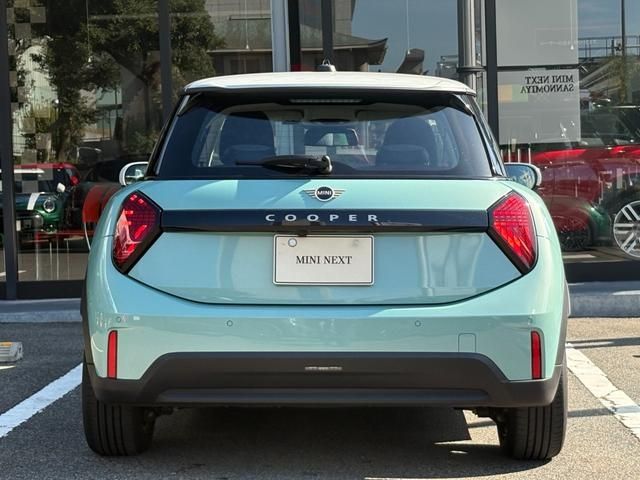 BMW MINI COOPER 2024