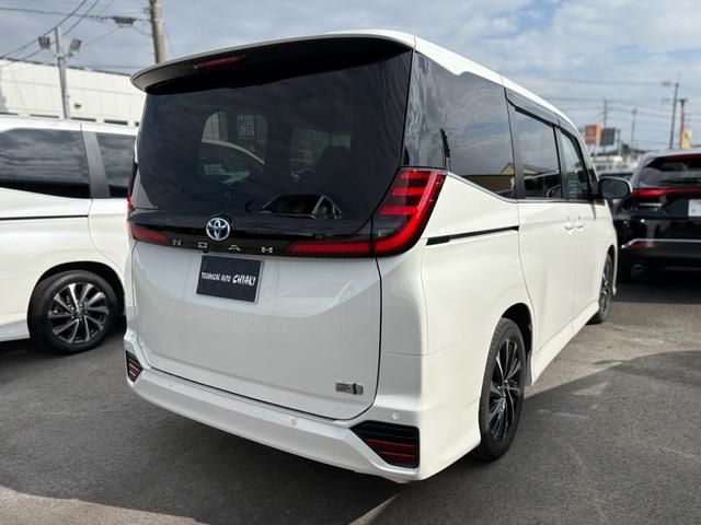 TOYOTA NOAH HYBRID 2024