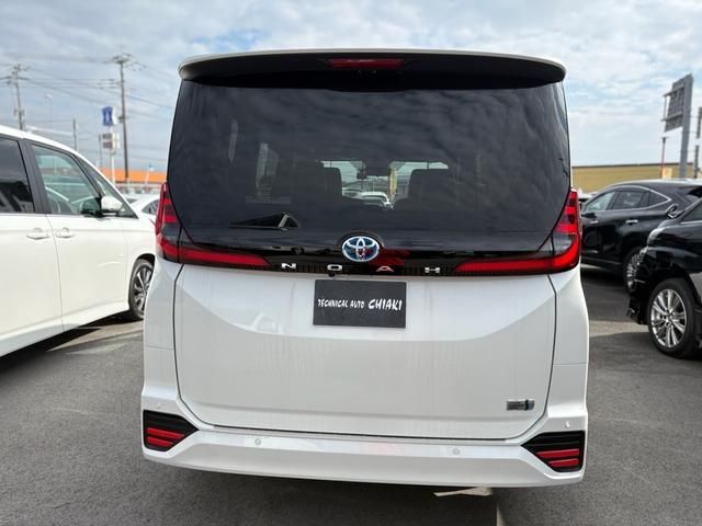 TOYOTA NOAH HYBRID 2024