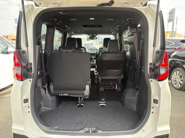 TOYOTA NOAH HYBRID 2024