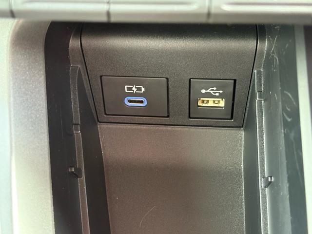 TOYOTA NOAH HYBRID 2024