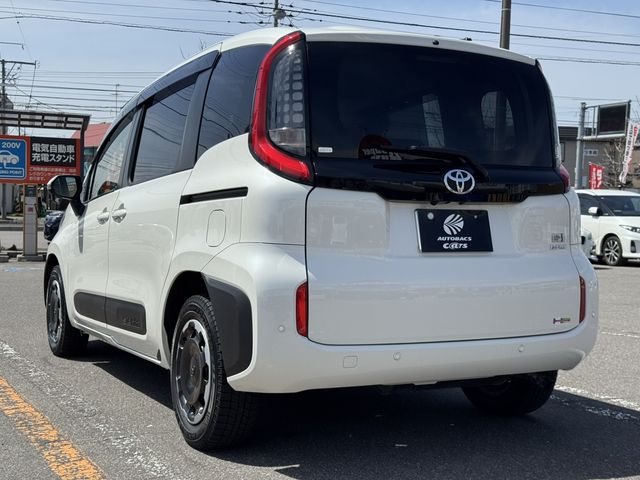 TOYOTA SIENTA HYBRID 2022